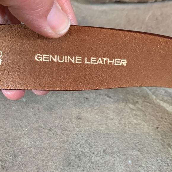 Fossil sz 40 camel colored genuine leather belt - Picture 3 of 6